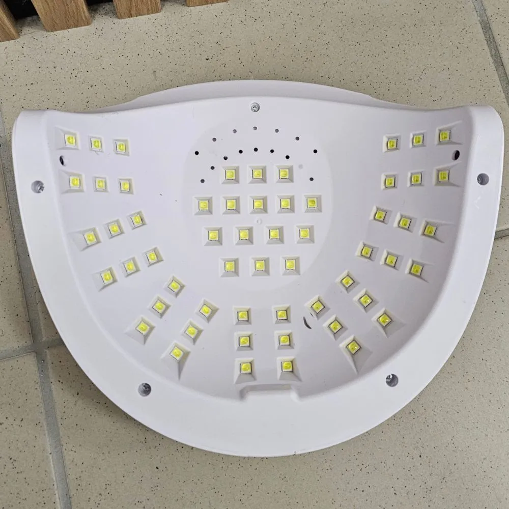 Oštećenje: UV/LED lampa za nokte Black&White 268 W – prikaz 4